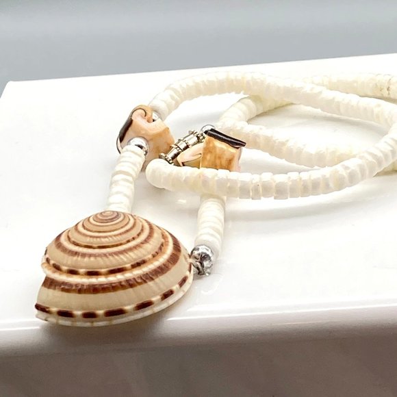 Retro Seashell Heishi Choker with Snail Shell Pendant and Sliced Beads, Vintage - Picture 2 of 4